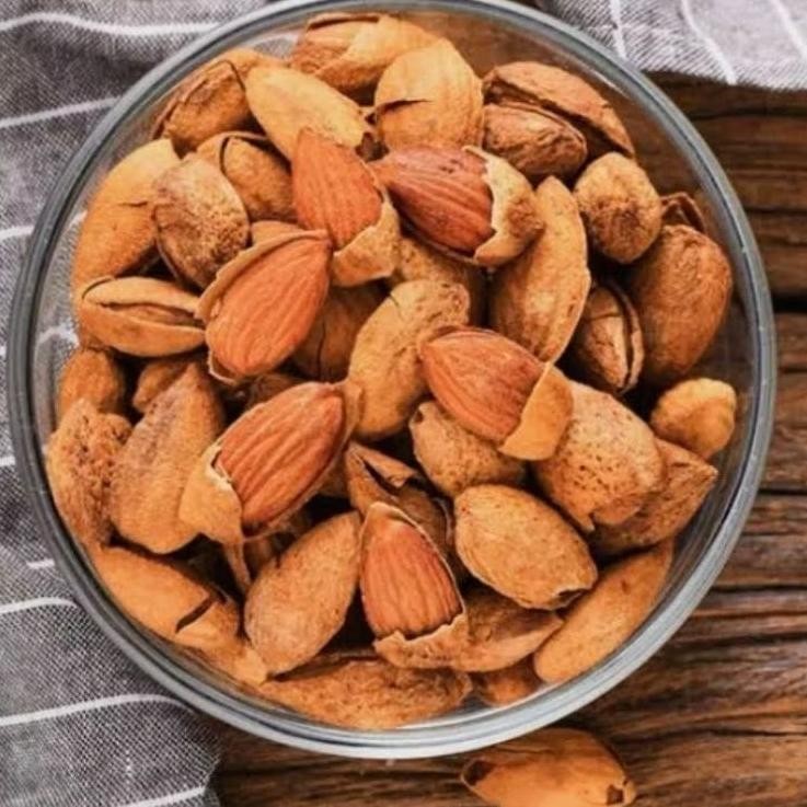 

Kacang almond cangkang milk 500gr