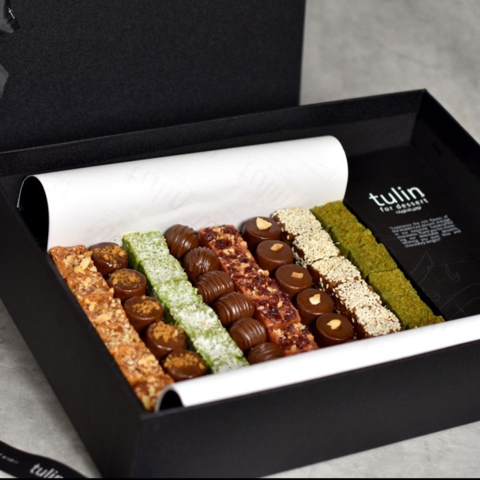 

Hampers Lebaran Mewah,Kue Kurma,Dessert Arab, Mix Tulin, Parcel Lebara Original
