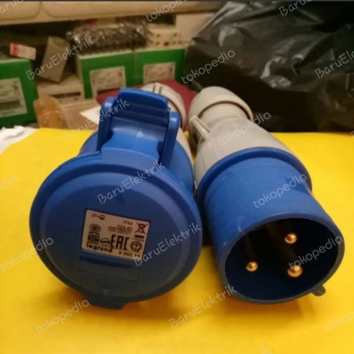 Plug Mounting Mobile 32A 1Phase 3 Pin 1 set Merk Legrand