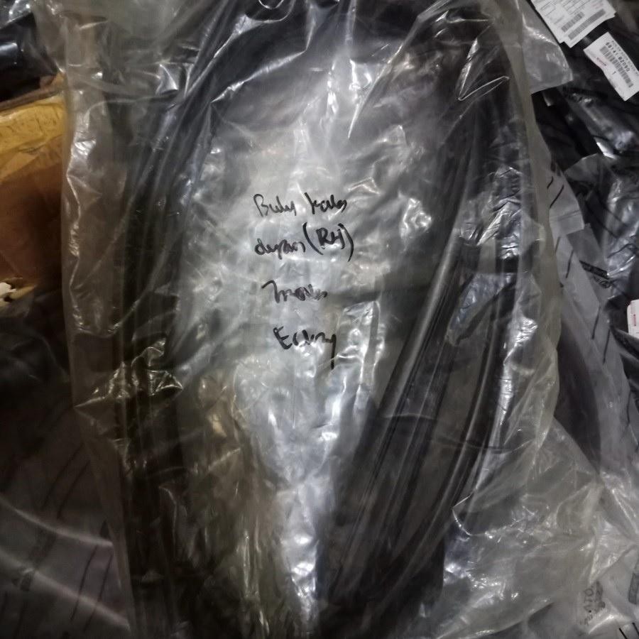 Karet Rel List Lis Keliling Kaca Run Chanel Channel Pintu Innova 2004-2015 2005 2006 2007 2008 2009 