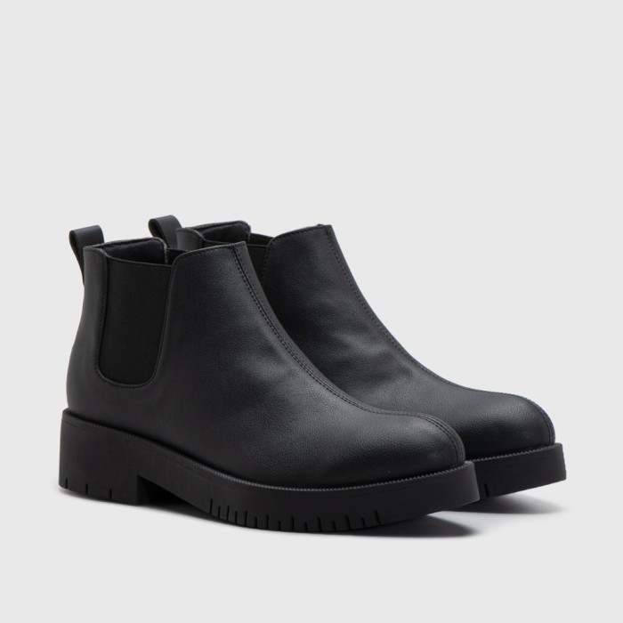 Adorableprojects - Lannister Black Chelsea Boots - Womenwear