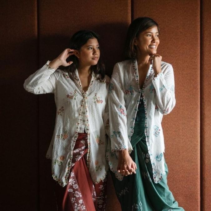 Sale Kebaya Encim Embroidered Batik Bordir Sejauh Mata Memandang