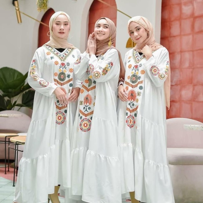 Ramadhani Dress/Gamis Putih Bordir/Gamis Bordir Bunga Syar" 2022
