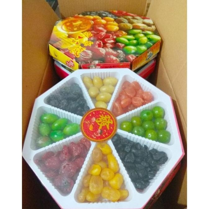 

Cemilan / Makanan Manis / Manisan Buah Imlek Kotak Ikan Koi / Pak Chen MRS02