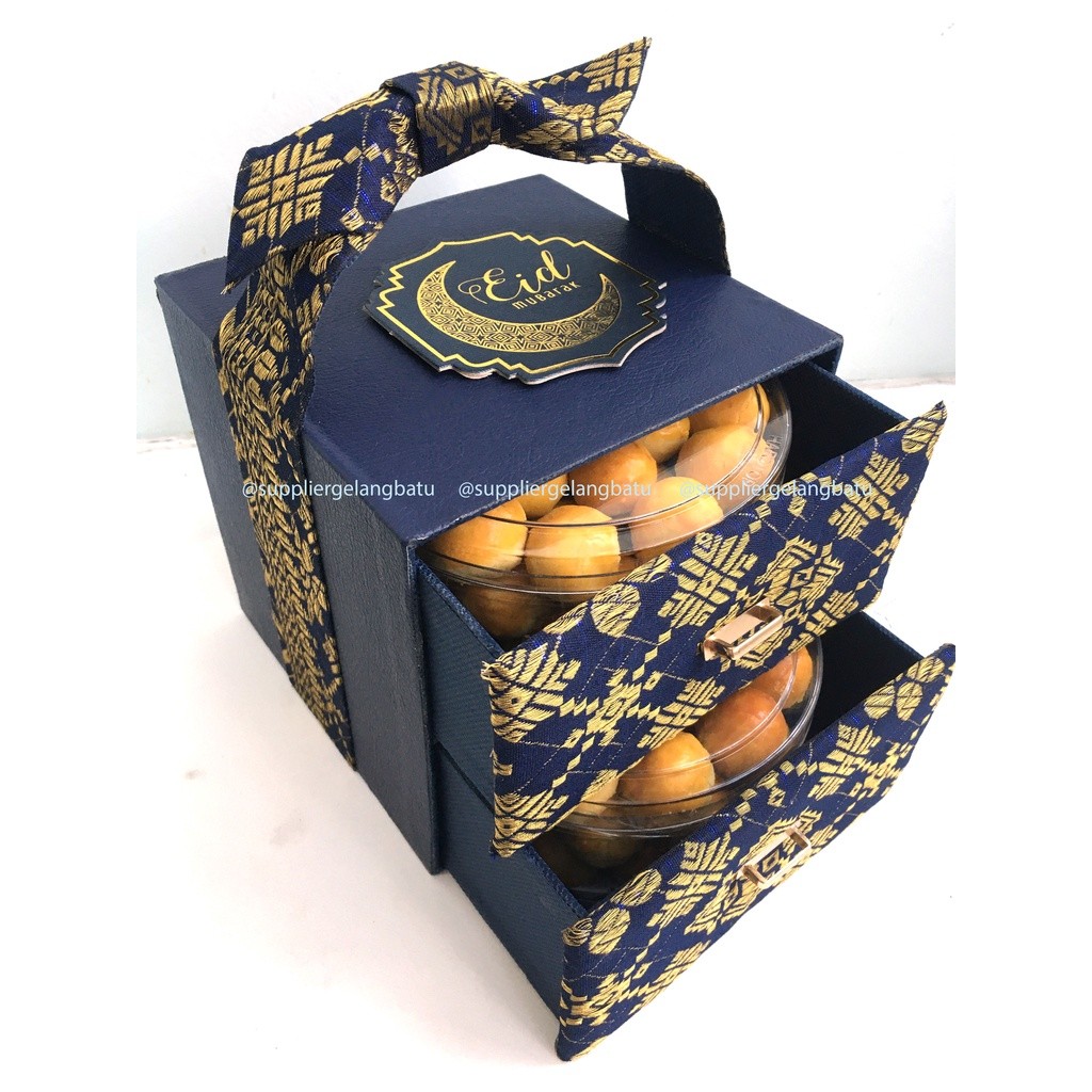 

Box Saja Box Kue Kering 2 Toples 500 Gram Bahan Songket Laci Premium Hardbox Edisi Lebaran Idul