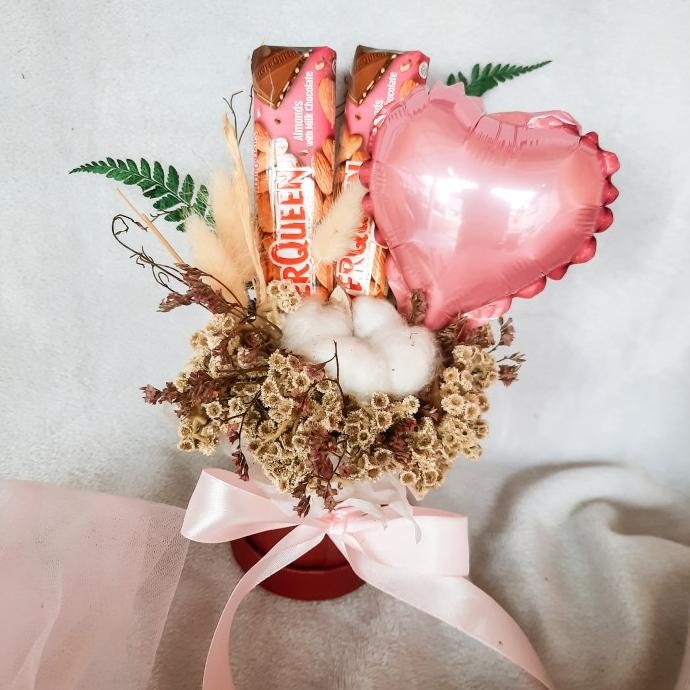 

Hadiah Valentine Coklat Bloombox Dry Flower