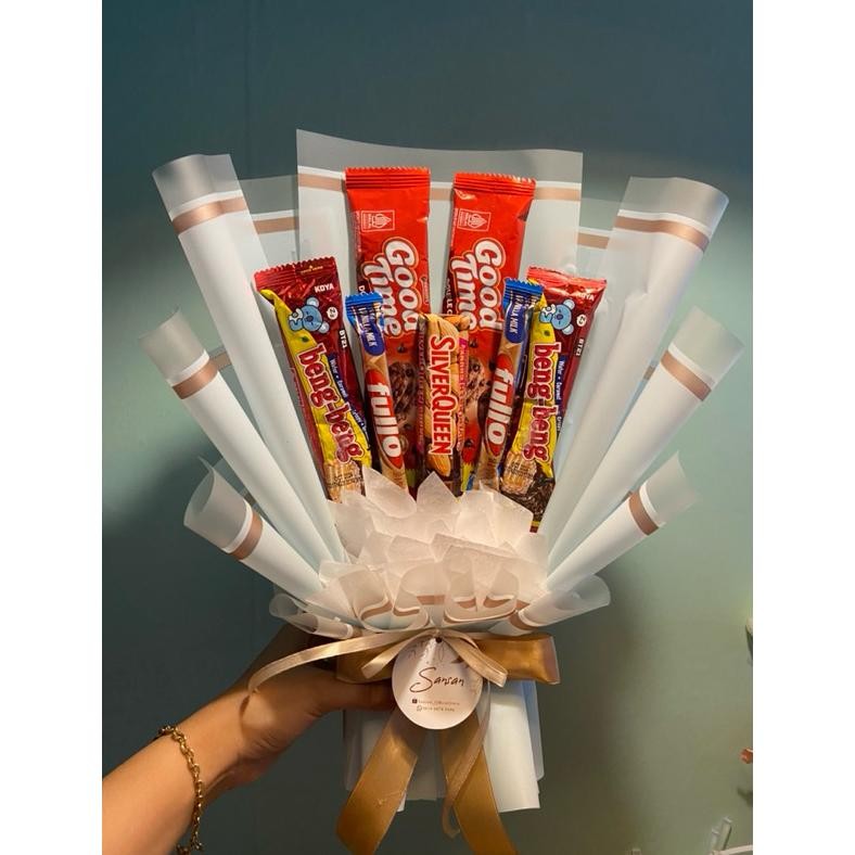 

CR - Buket snack/bouquet makanan coklat bengbeng silverqueen/Kado Hadiah Valentine Natal Wisuda Ulang Tahun TERLARIS