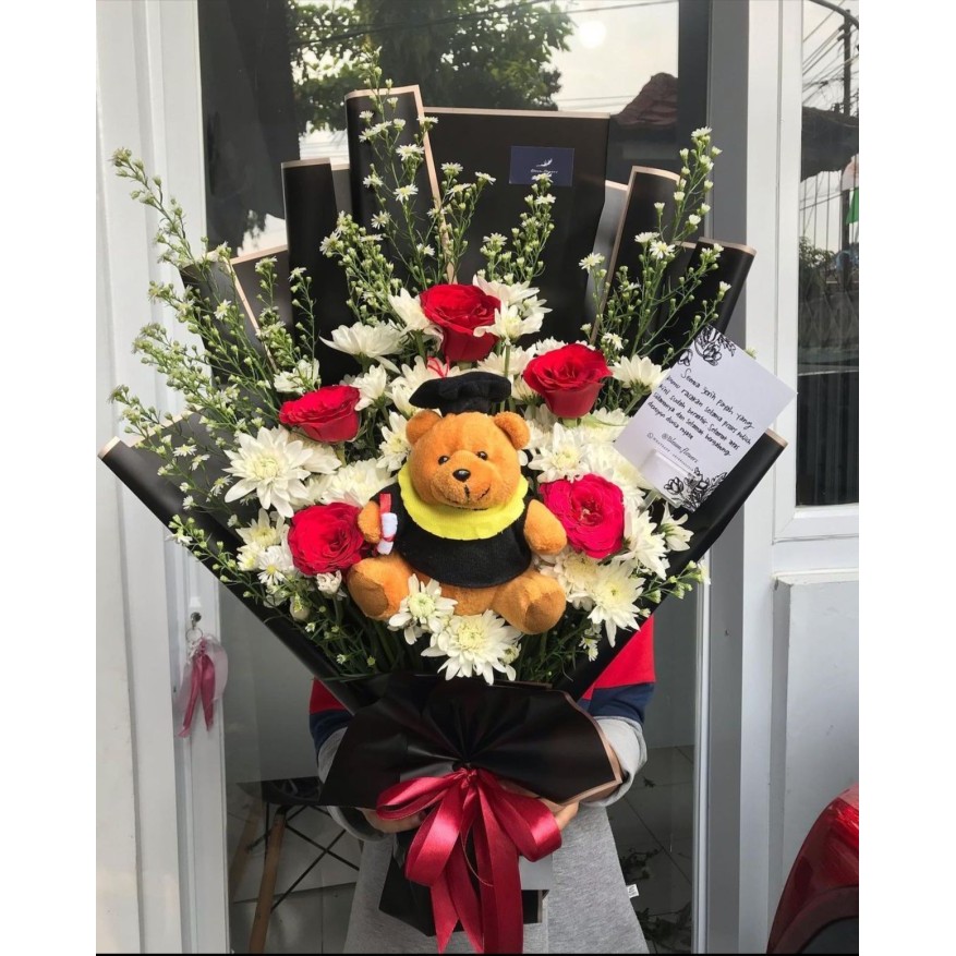 

FLOWERS BOUQUET HADIAH WISUDA SUDAH TERMASUK BONEKA WISUDA