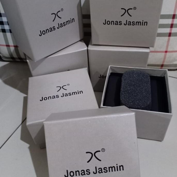 

KOTAK KADO / HADIAH / BOX JAM TANGAN MEREK JONAS JASMIN KARTON TEBAL