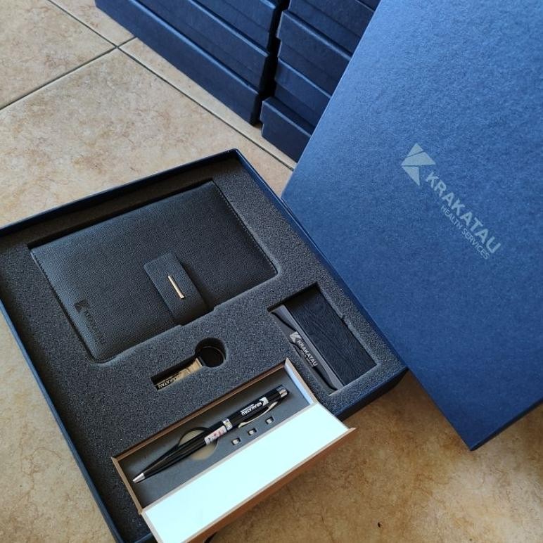 

df-8 Giftset Premium Profesional Binder a6 + Pen Pointer + Card Holder + USB 32 GB Viral