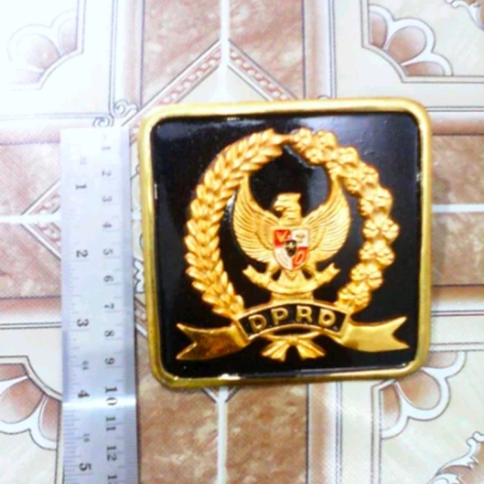 emblem plat mobil DPRD