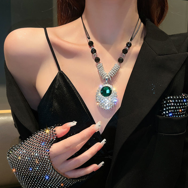 Women's Retro Exaggerated Emerald Long Necklace