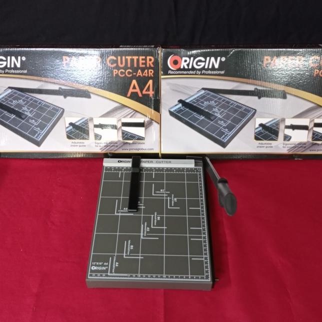 

Alat Pemotong Kertas / R Cutter Gin A4R
