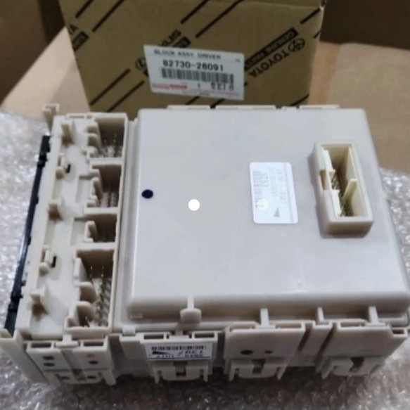 fuse box skring sekring Hiace commuter ORIGINAL TOYOTA 82730-26091/90