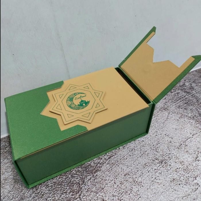 

Hampers Lebaran Mangnet Tengah 22X11X8 Kotak / Box Lapis Legit Cod Dan Best Seller