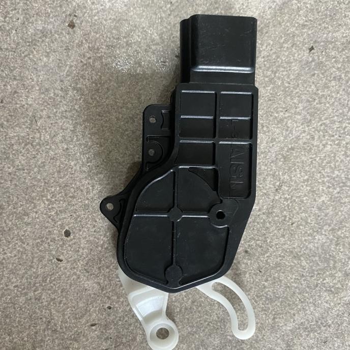 Motor Doorlock Door Lock Pintu Bagasi Innova Original  Ready