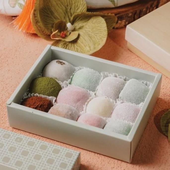 

MochaMochi box isi 12