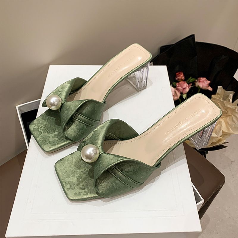 [Cream Winnie]Sandal mutiara satu kata hak tebal kristal gaya Prancis kelas atas untuk wanita