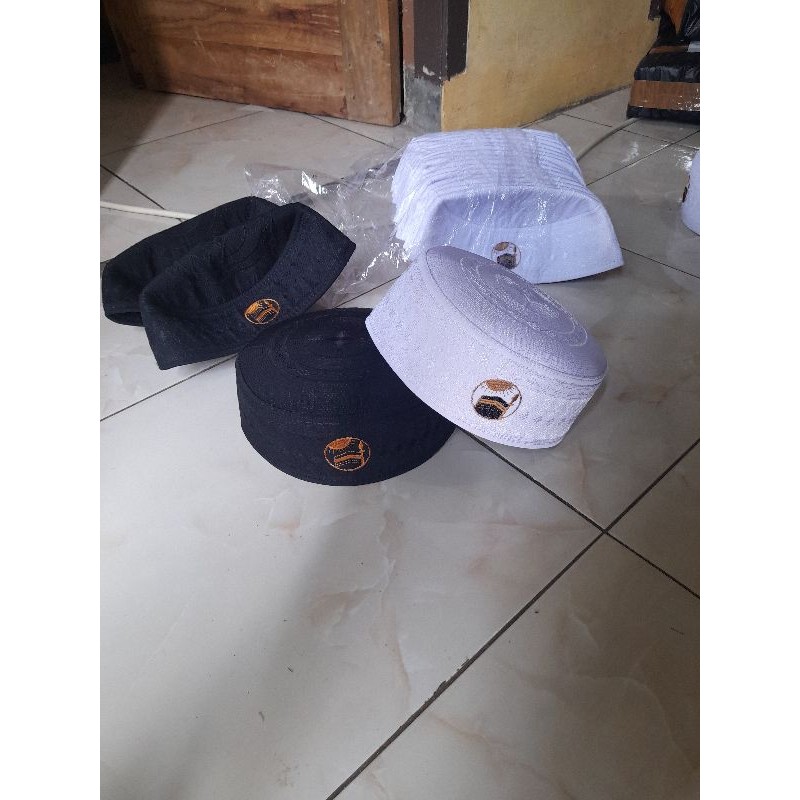TERBARU COD 10pcs size 5-9 lengkap peci/kopiah/songkok haji logo ka'bah hitam/putih terlaris termura