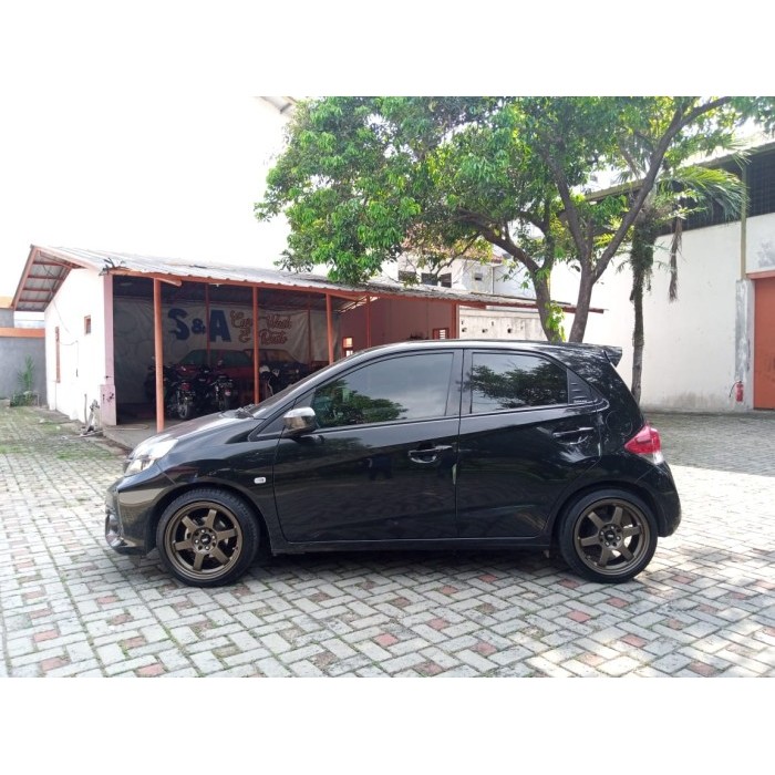 PAKET MURAH velg ban mobil brio ring 16 hsr tokyo jatiwaringin bekasi