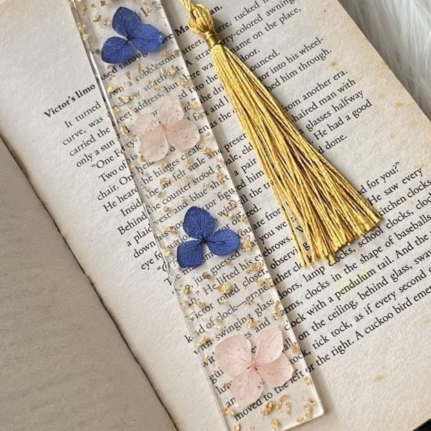 

Resin Flower Flake Bookmark/Resin Custom Pembatas Buku/Alat Tulis