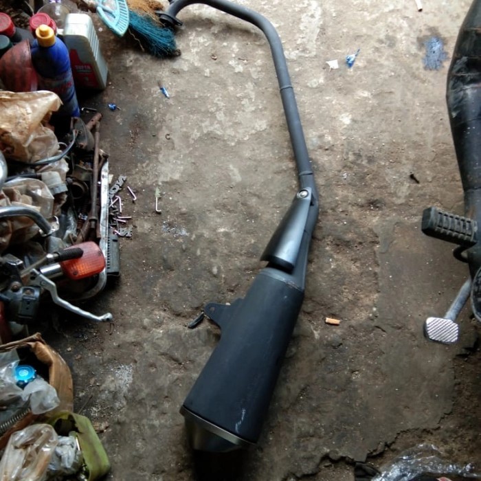 {Bekas} knalpot suzuki gsx r150 gsx150 gsx 150 original copotan Berkualitas