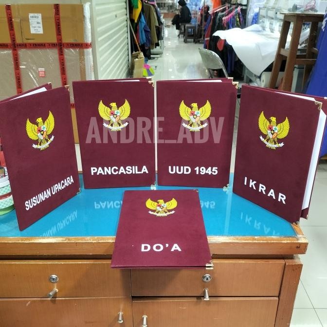 

BEBAS ONGKIR - map upacara bahan beludru