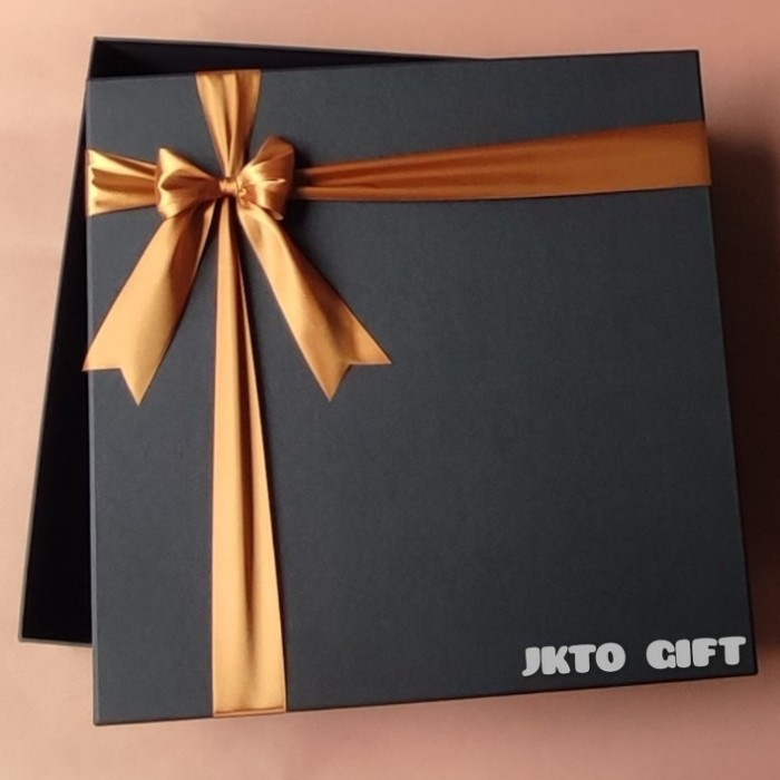 

Kotak Kado/Gift Box Ukuran 40x40x25 Cm