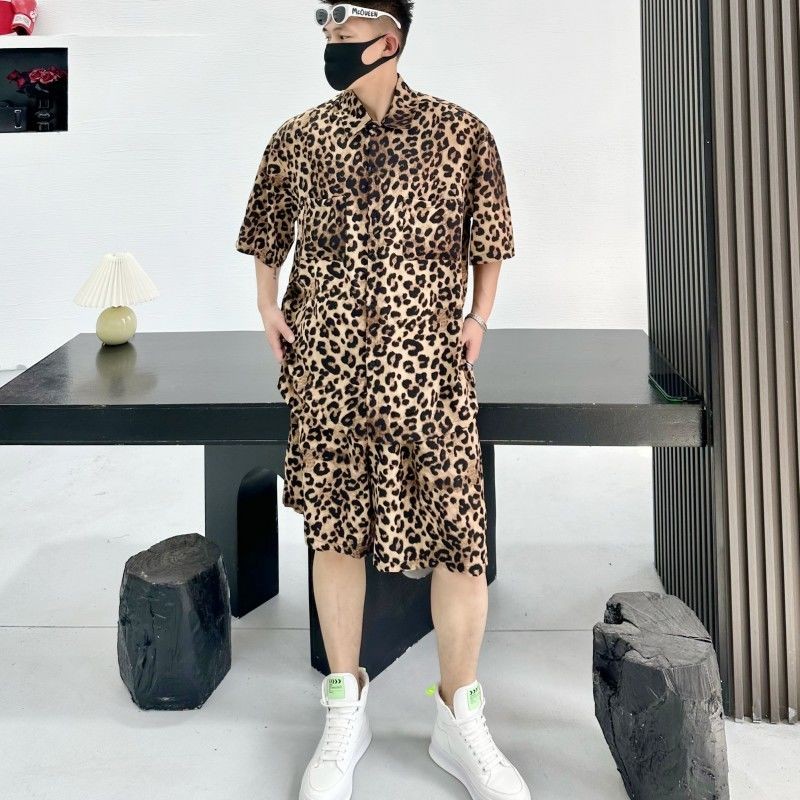 Setelan Kemeja Motif Macan Tutul Rasa Tinggi Celana Pendek Pria Lengan Pendek