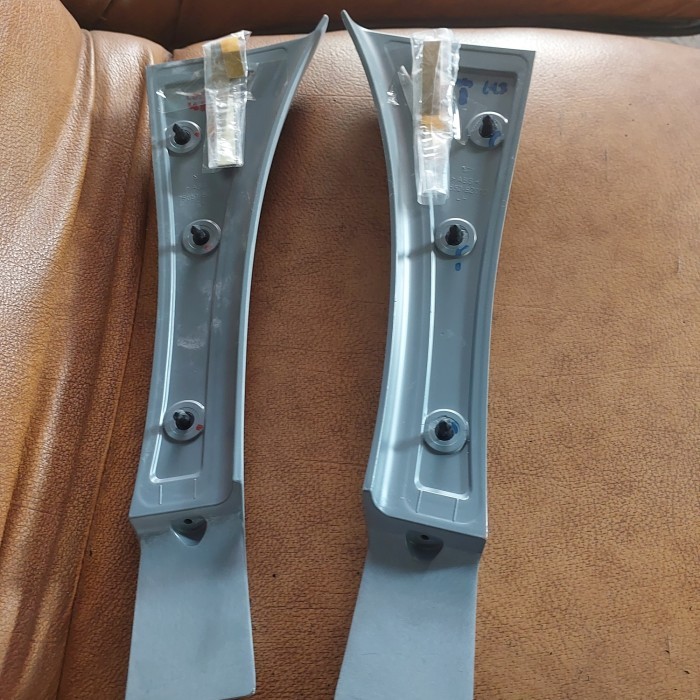 Unik Moulding Spakbor Belakang Kanan-Kiri Luxio 15-20 Ori