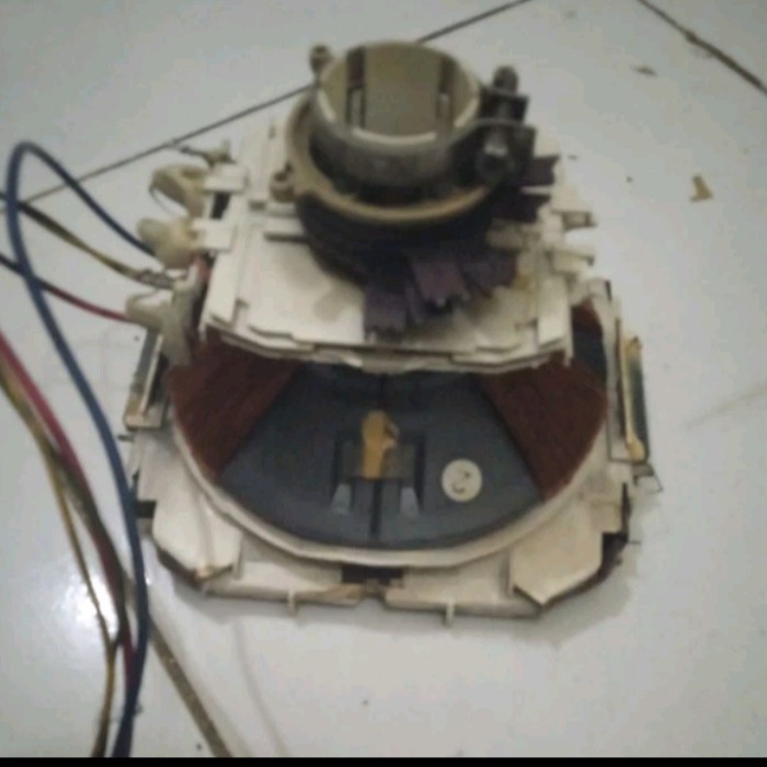 DEFLEKSI YOKE TV SLIM 21 INCHI ORDER CANTUMKAN MERK TV DAN TIPENYA