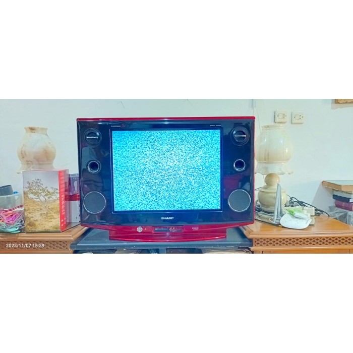 TV SHARP ALEXANDER SLIM 21 INCH RED