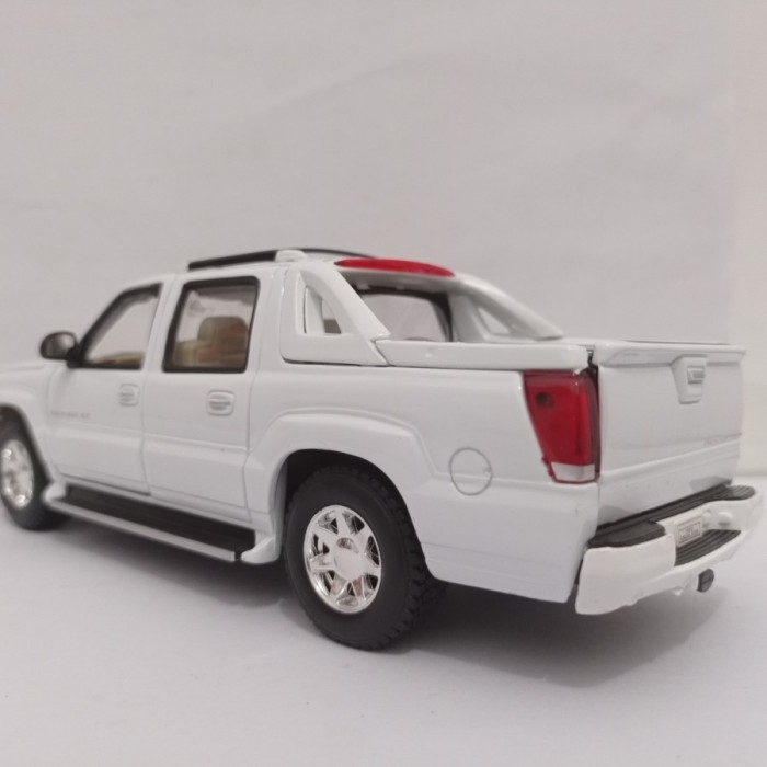 Mantab Diecast Mobil Cadillac Escalade Ext Putih Welly 1:24 Mainan Anak Murah