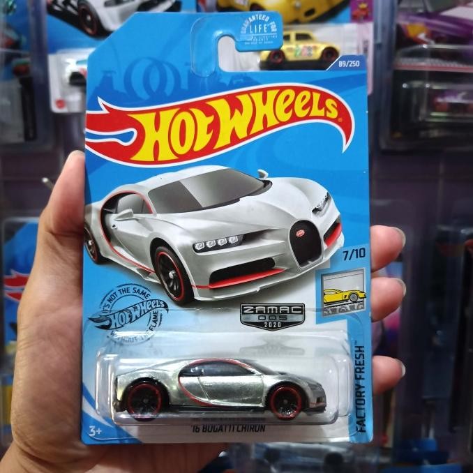 Hot Wheels 16 Bugatti chiron zamac