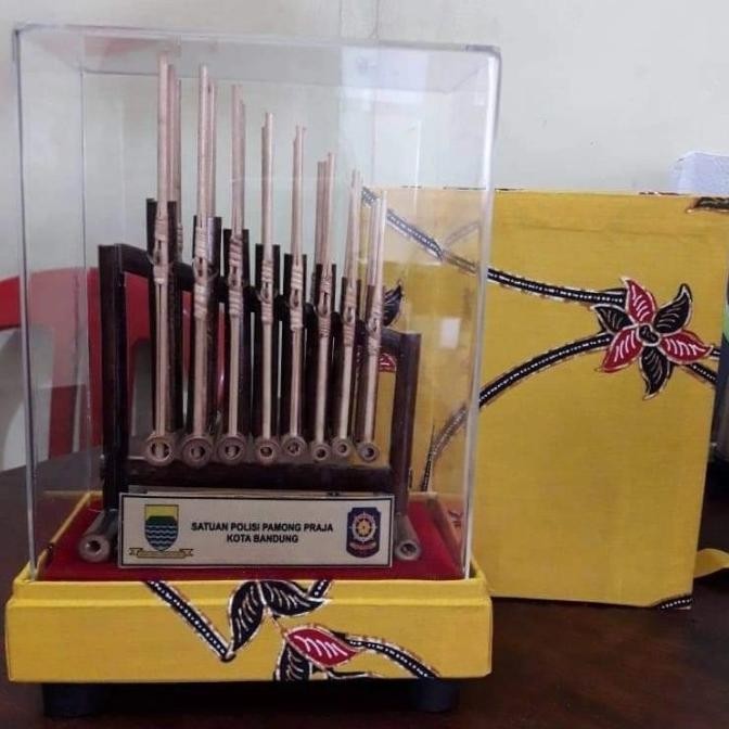 Souvenir Alat Musik Sunda Miniatur Angklung Angklung Bambu MRS02