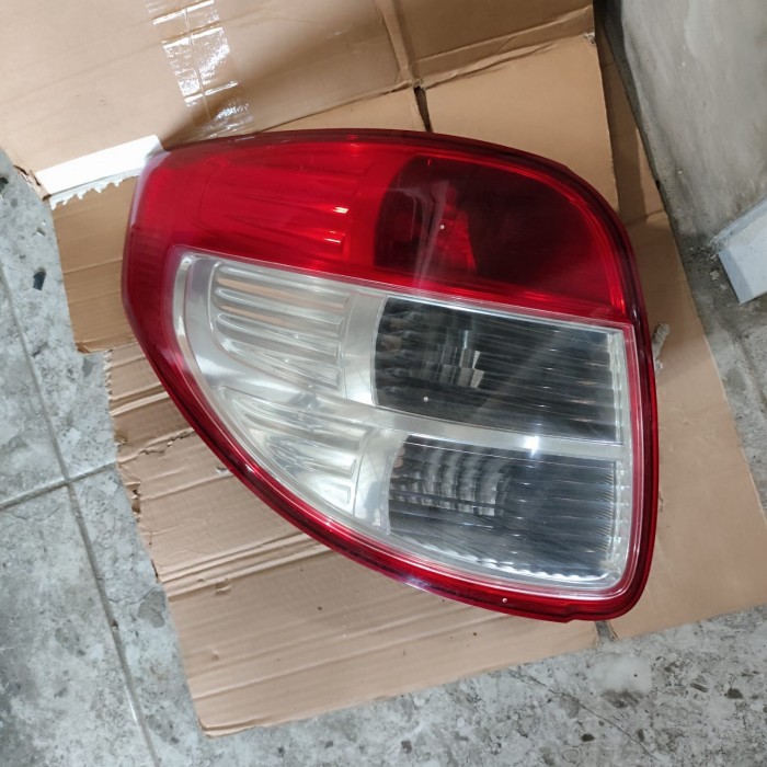 stoplamp lampu belakang SX4 sx4 kiri