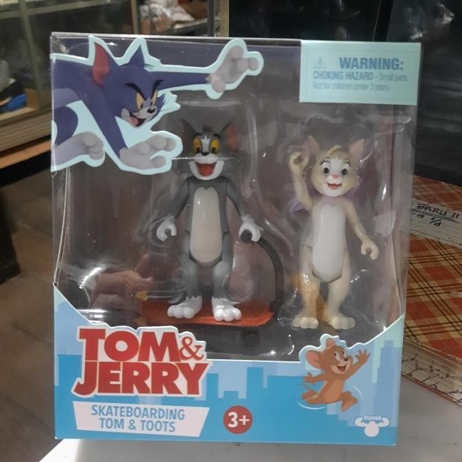 Tom and Jerry Action Figure Moose Toys - Skateboarding Tom and Toots