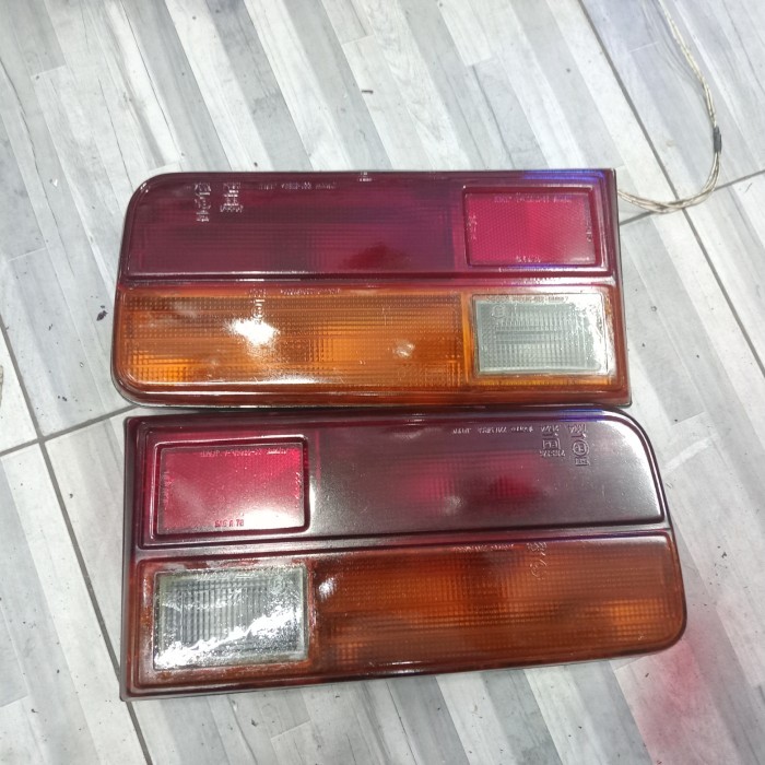 stoplamp lampu belakang Daihatsu charade G10 original koito