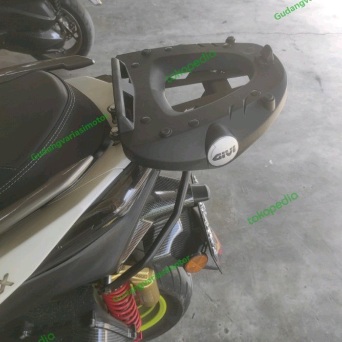 breket box xmax original givi