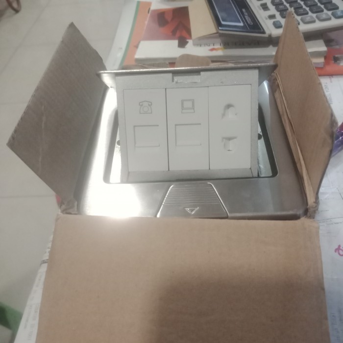 Stop Kontak Lantai Boss Arde + Outlet Data Cat 6 + Outlet Telpon