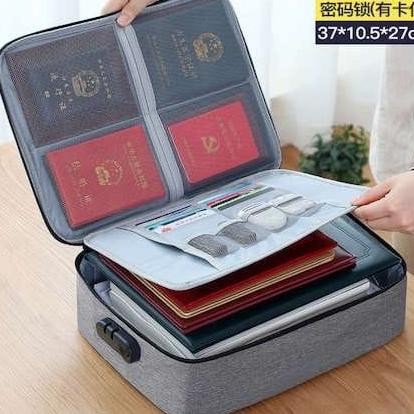 

NEW TAS PENYIMPANAN DOKUMEN BERGEMBOK TIGA SUSUN / DOCUMENT KEEPER /