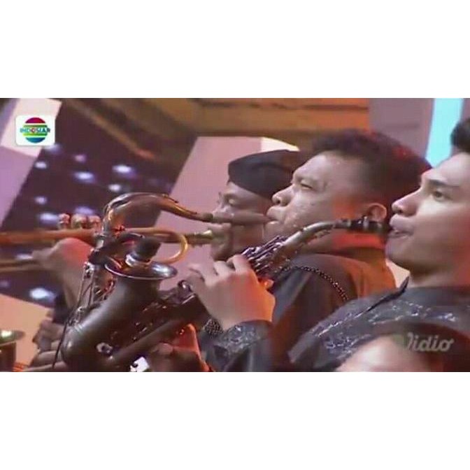 mic saxophone shure RDN