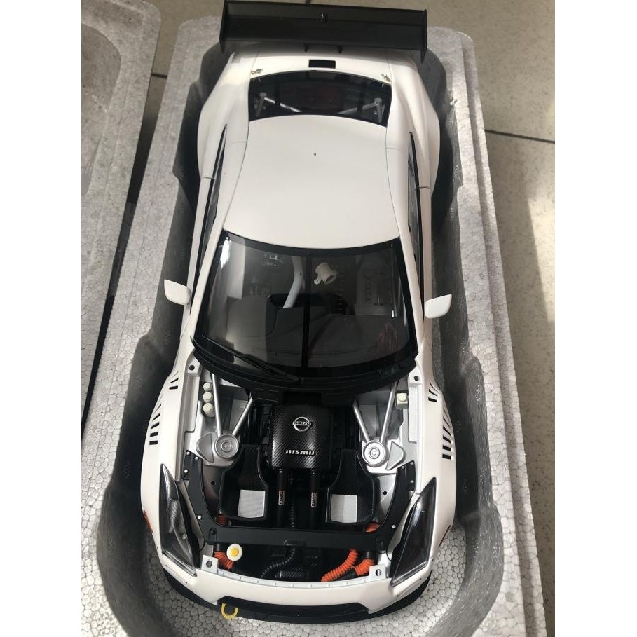AUTOART 1:18 NISSAN GTR FIA GT1 WORLD CHAMPIONSHIP 2010 WHITE