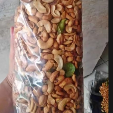 

STOK TERBATAS kacang Mede patahan 1000 gr matang