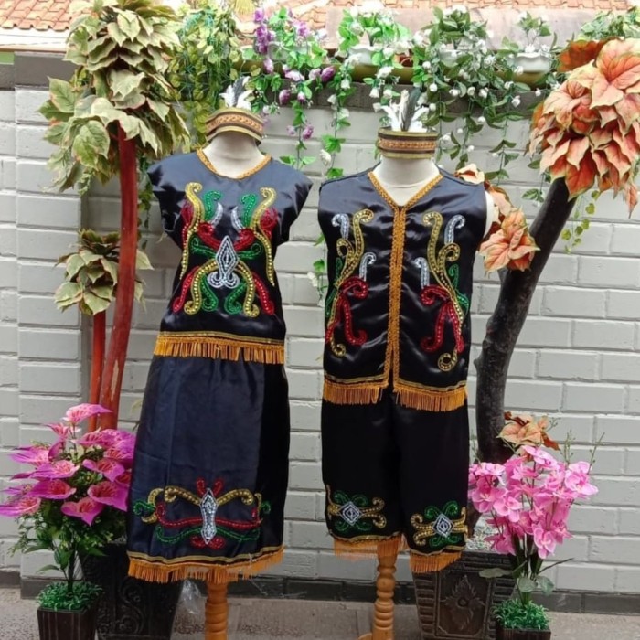 Baju Adat Dayak Dewasa / Baju Adat Kalimantan