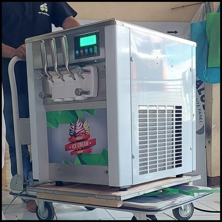 MESIN PEMBUAT ES CREAM SOFT ICE MERK WIRASTAR