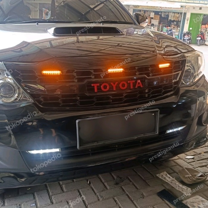 GRILL GRAND FORTUNER VNT LED