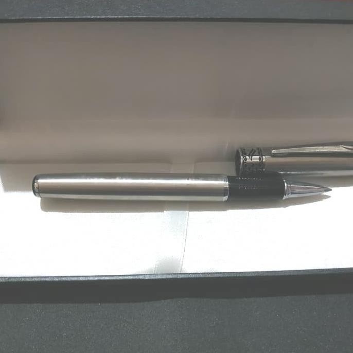 

Murah Meriah ! Pulpen Eksklusif Roller Ball Stainless Steel Chrome Trim Free Grafir