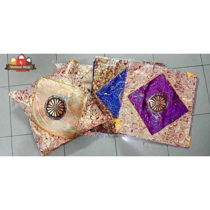 

Sale! Sarung Bantal Saten Motif