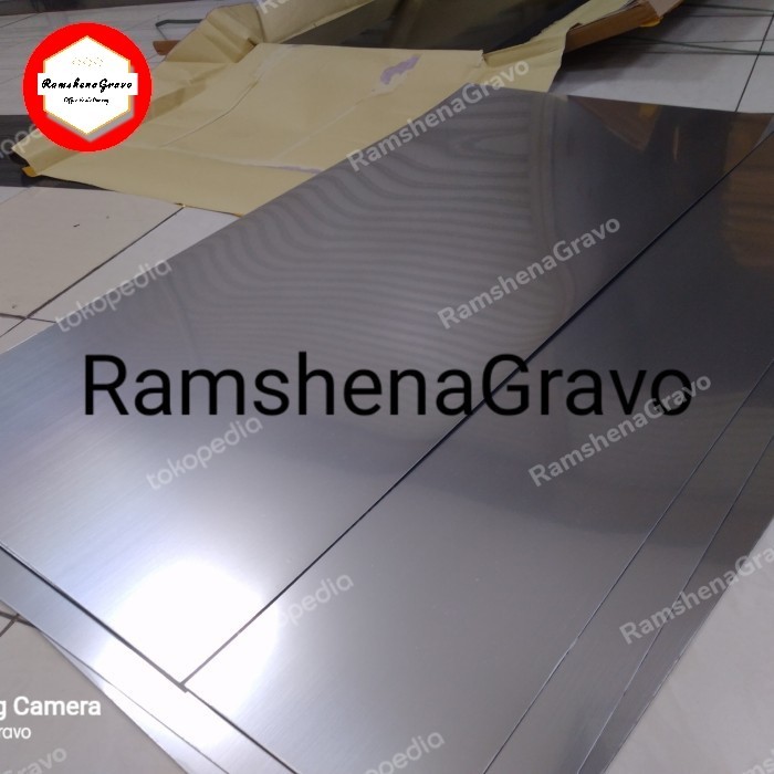 

gravo/bahan name tag/gravoply laser/silver hairline/60x120cm tebal 1.5